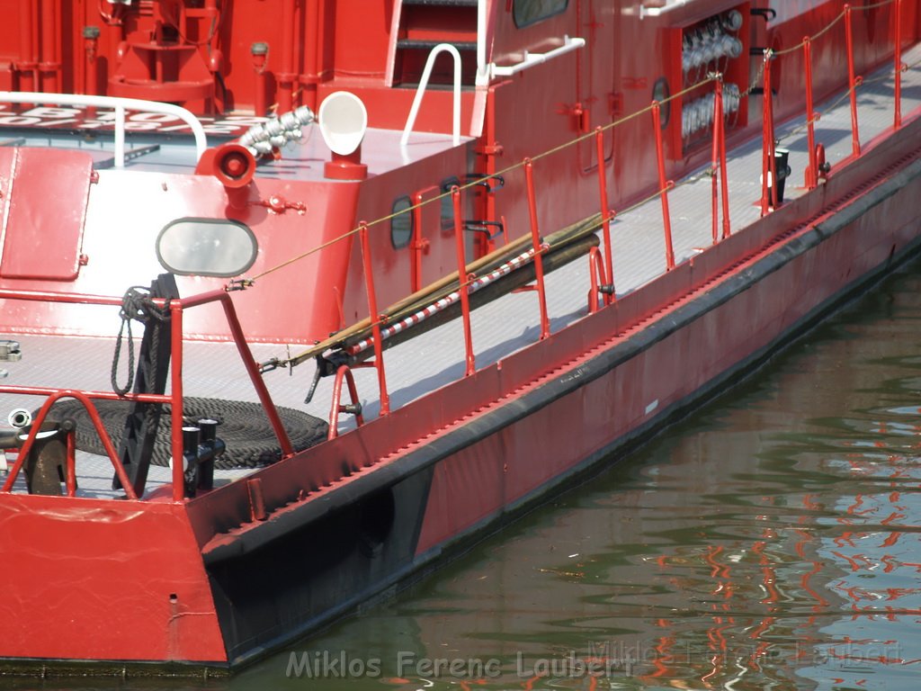 Feuerloeschboot 10-2      P166.JPG